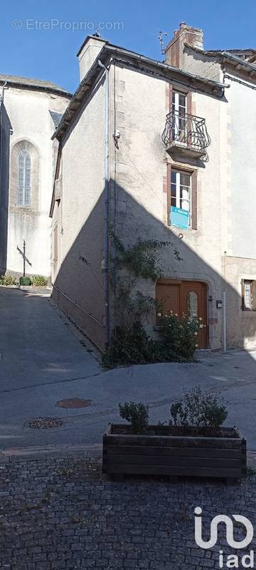 Photo 1 - Maison à SALLES-CURAN