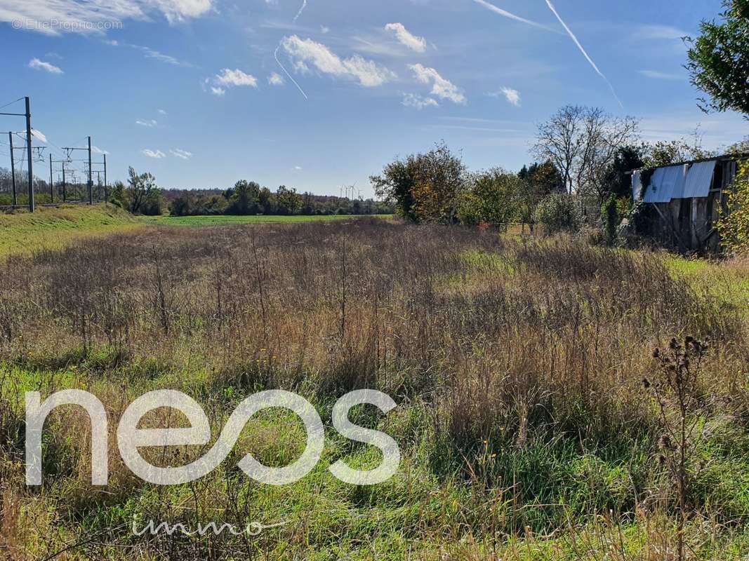 Terrain à MEHUN-SUR-YEVRE