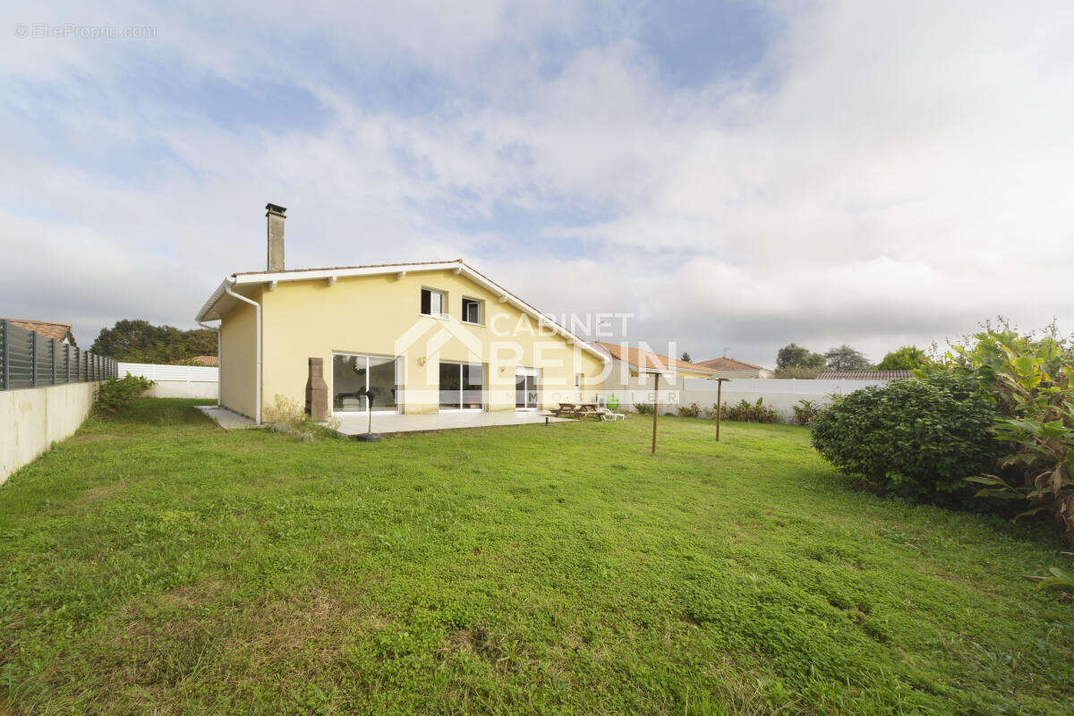 Maison à SAINT-GEOURS-DE-MAREMNE