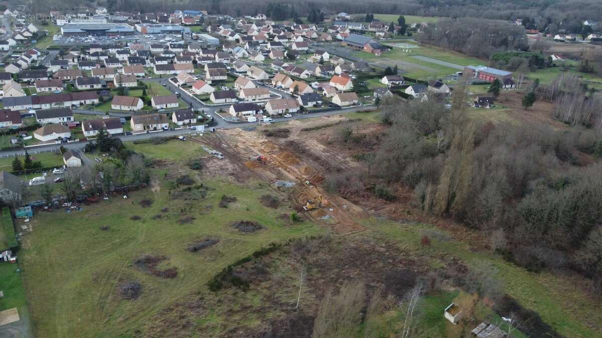 Terrain à MONTFORT-LE-GESNOIS