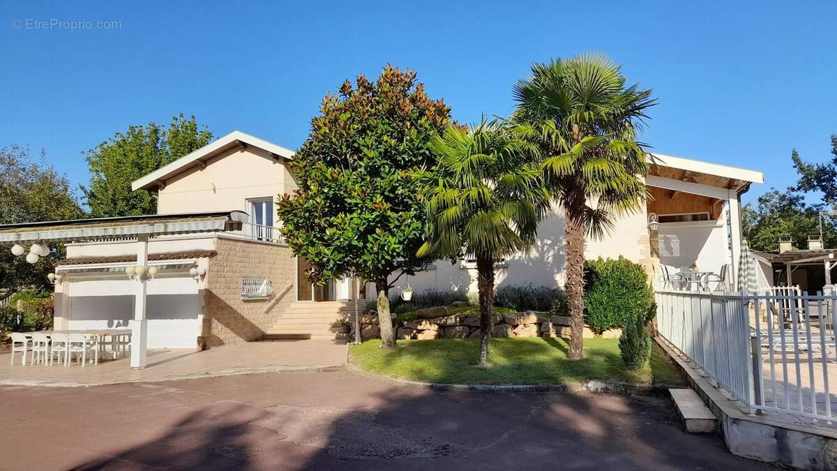 Maison à MONTMERLE-SUR-SAONE