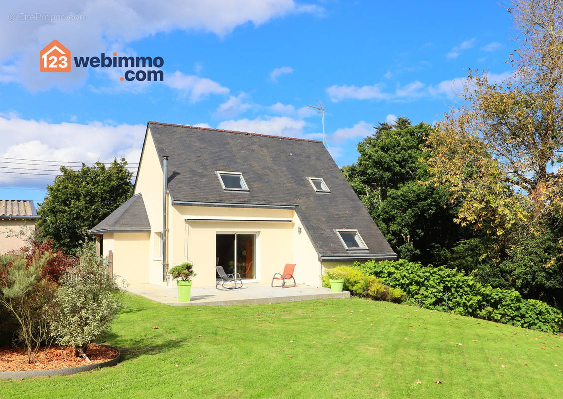 Maison à TREDREZ-LOCQUEMEAU