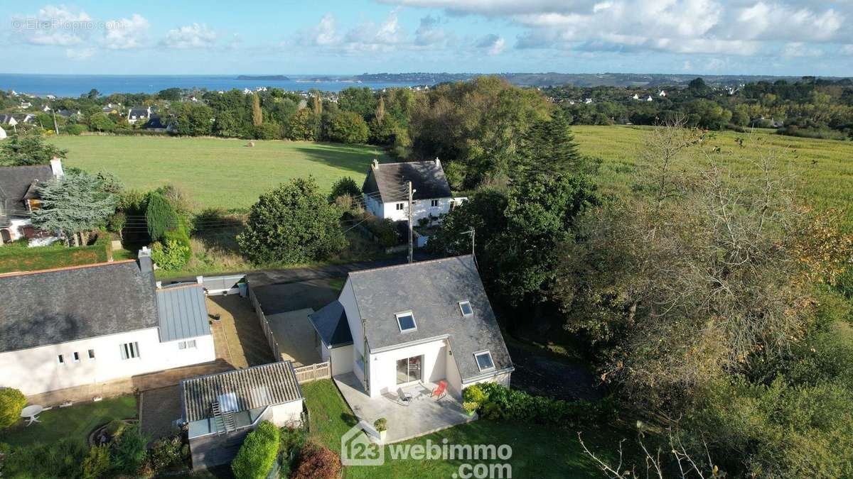 Maison à TREDREZ-LOCQUEMEAU