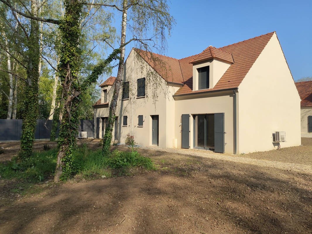 Maison à LE VAL-SAINT-GERMAIN