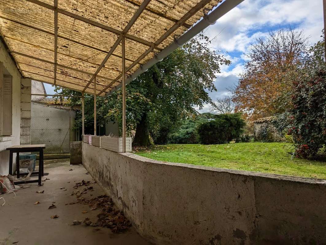 Appartement à LUSSAC-LES-EGLISES