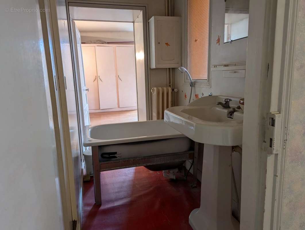 Appartement à LUSSAC-LES-EGLISES