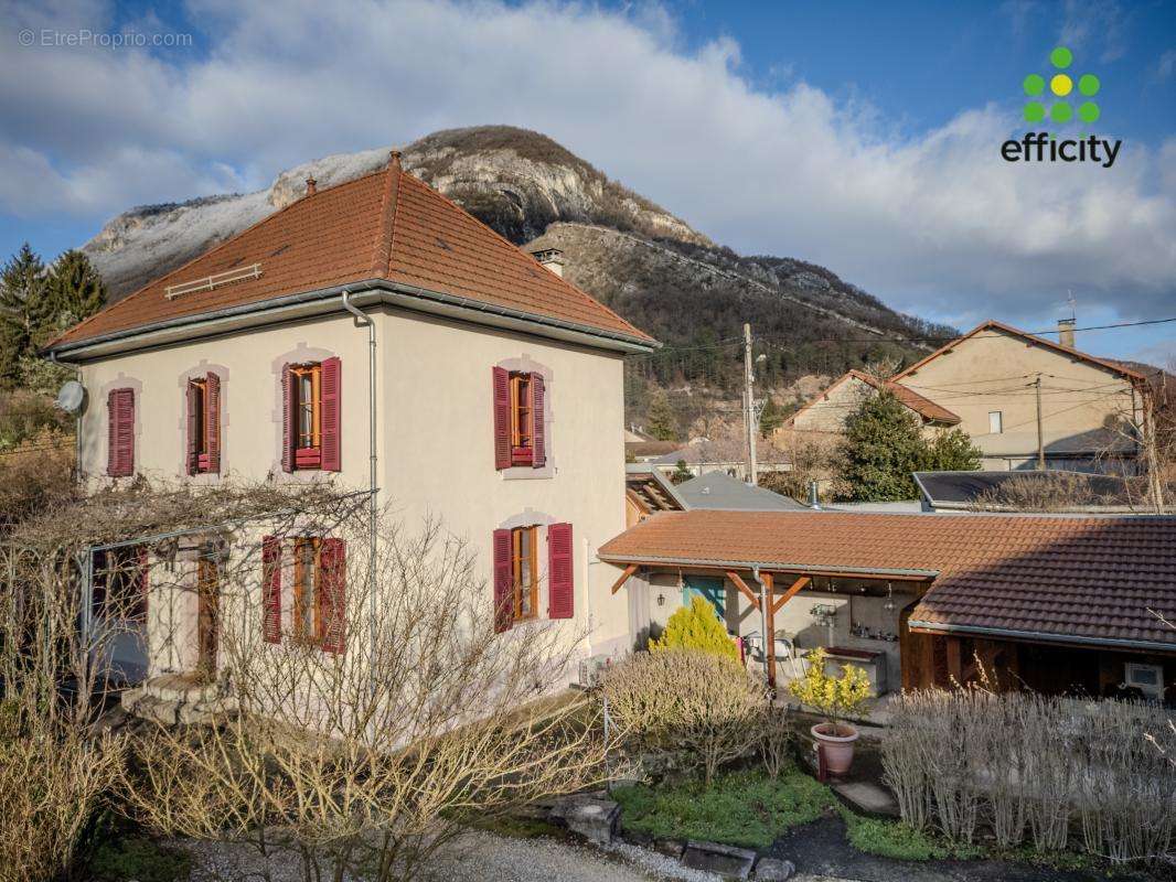 Maison à VIRIEU-LE-GRAND