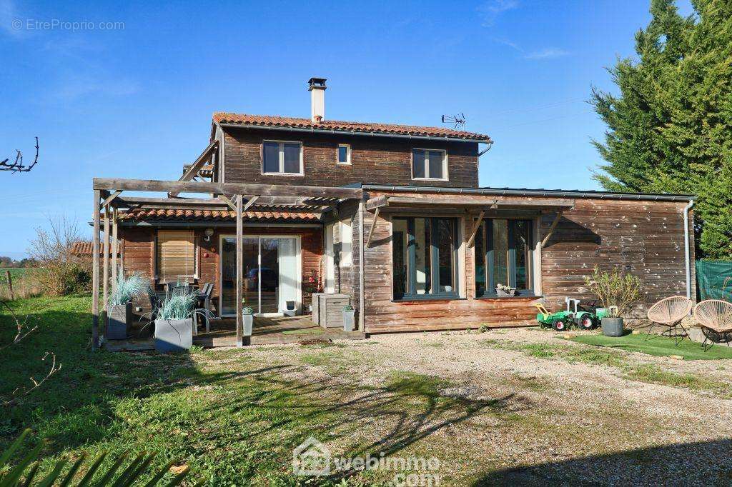 Maison en ossature bois, basse consommation énergétique. - Maison à AVANTON