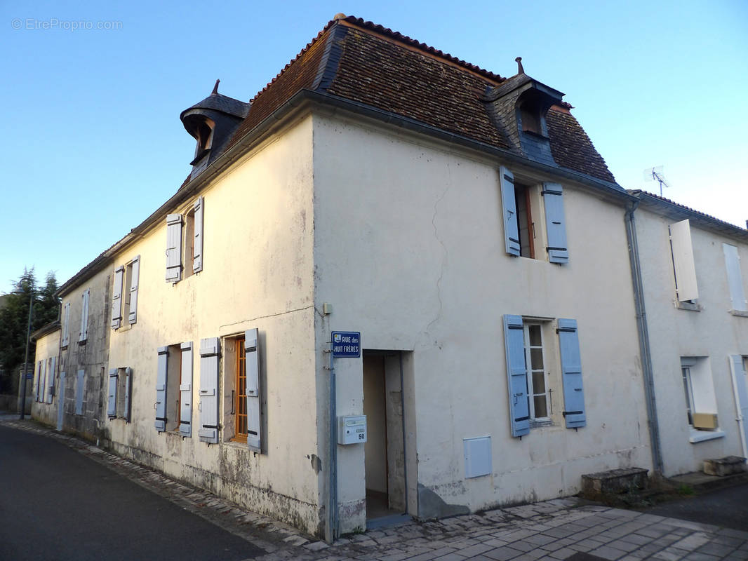 Maison à PORT-D&#039;ENVAUX