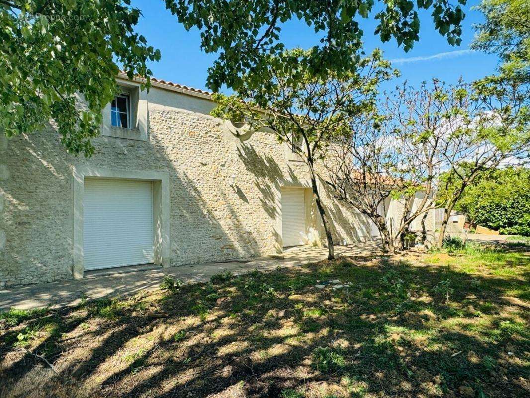 Maison à CHAMPAGNE-LES-MARAIS