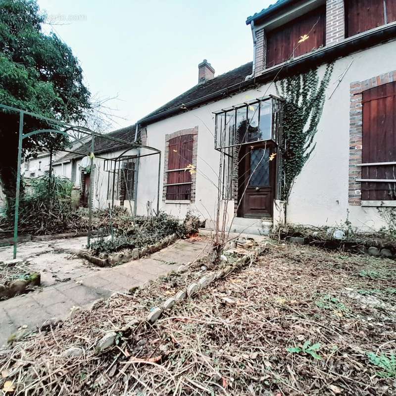 Maison à SUBLIGNY