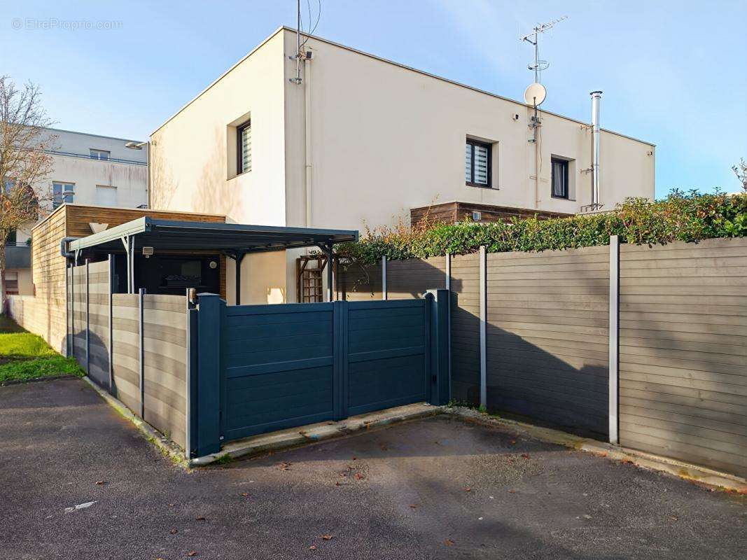 Maison à BOUGUENAIS