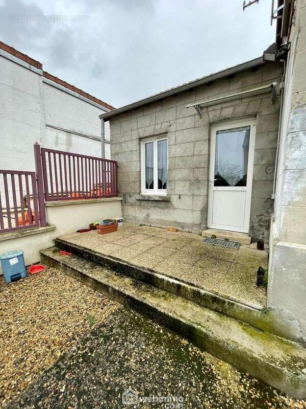 Le second appartement avec sa cour - Appartement à ANIZY-LE-CHATEAU