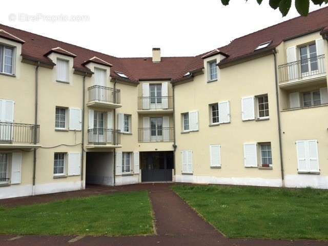 Appartement à FONTENAY-TRESIGNY