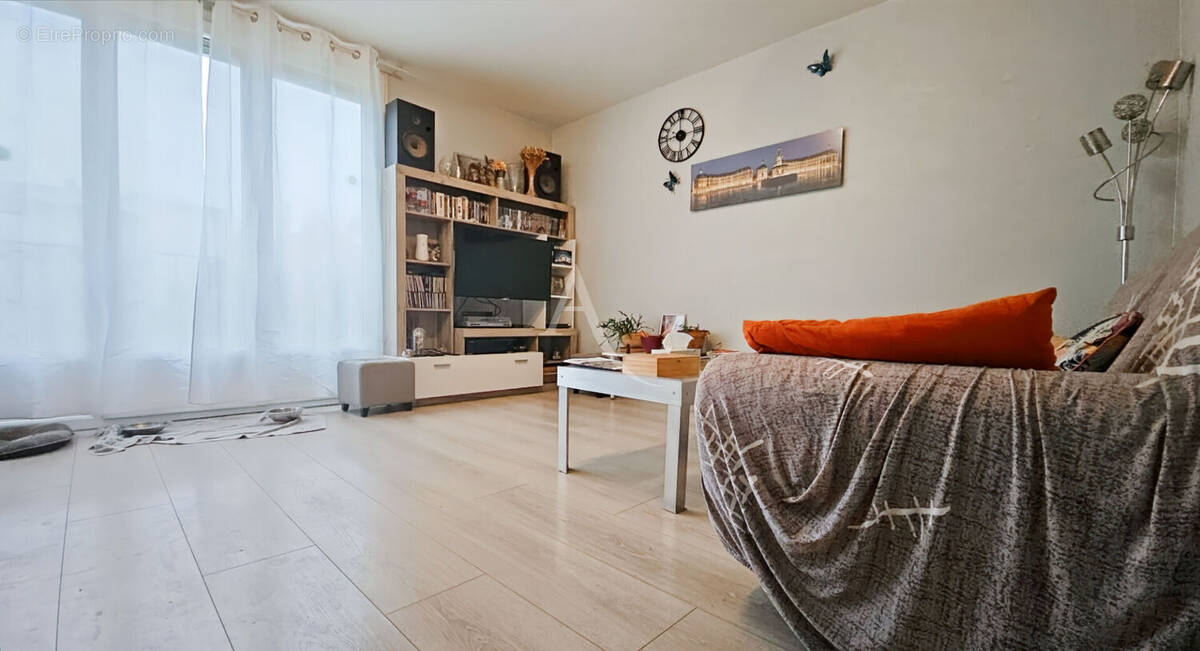 Appartement à VILLENAVE-D&#039;ORNON