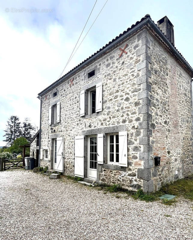 Maison à PIEGUT-PLUVIERS