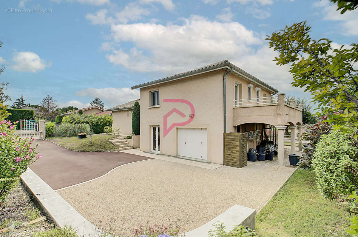 Maison à GREZIEU-LA-VARENNE