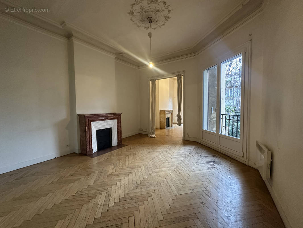 Appartement à MARSEILLE-1E