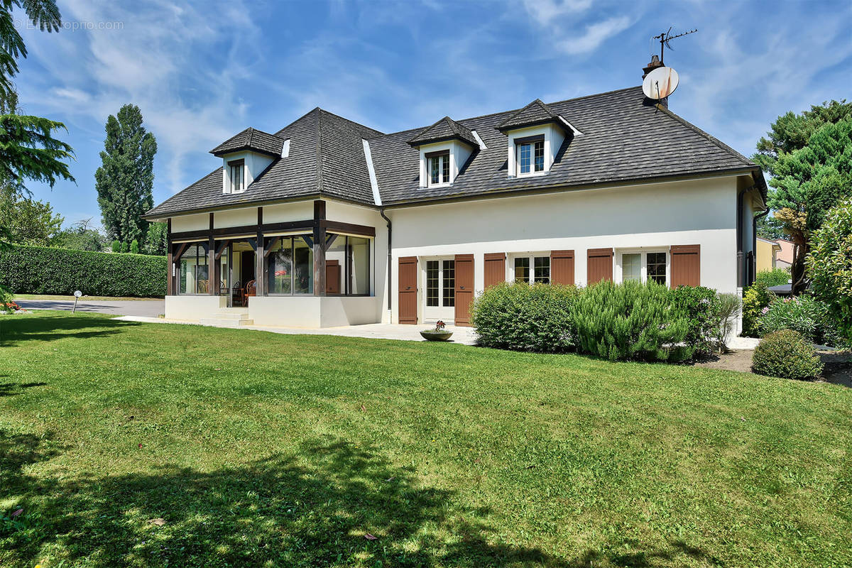 Maison à SAINT-GENIS-LES-OLLIERES