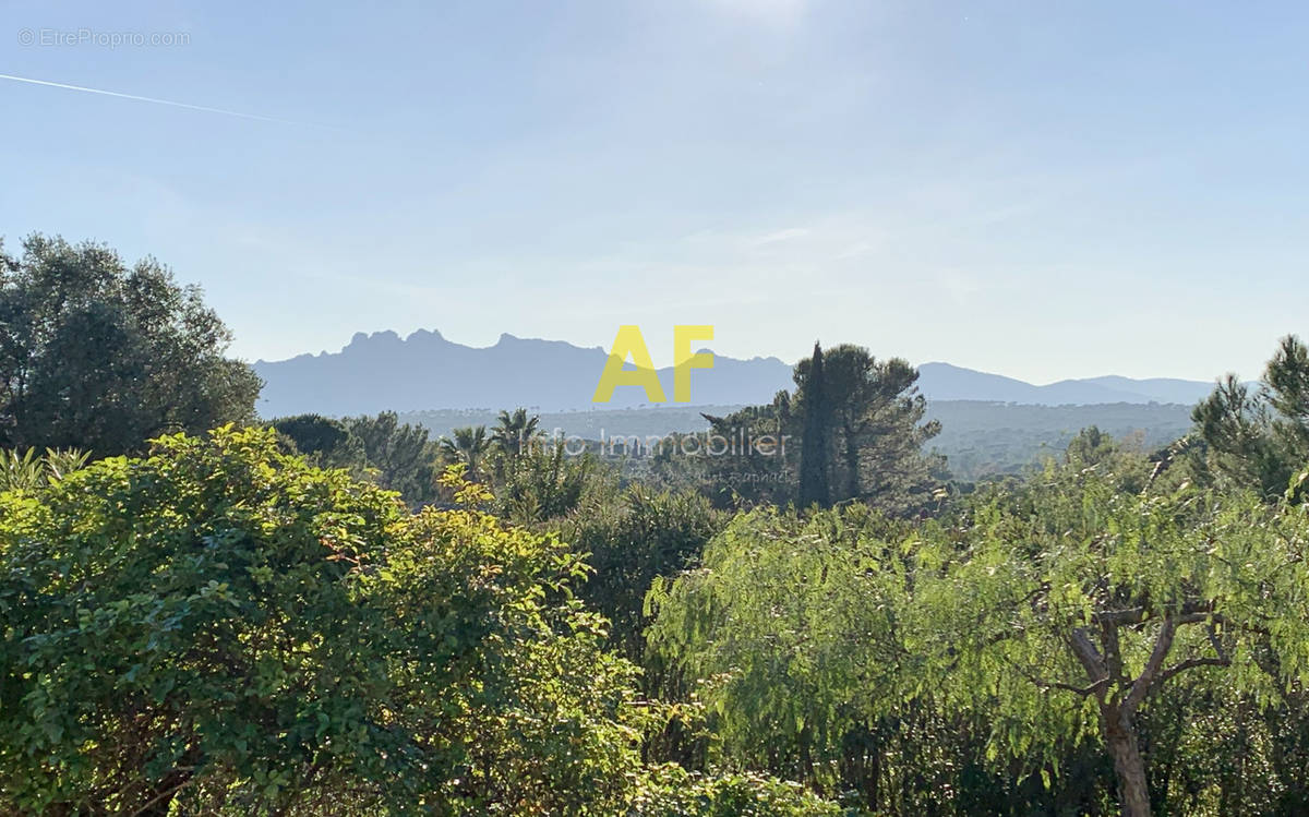 Maison à ROQUEBRUNE-SUR-ARGENS