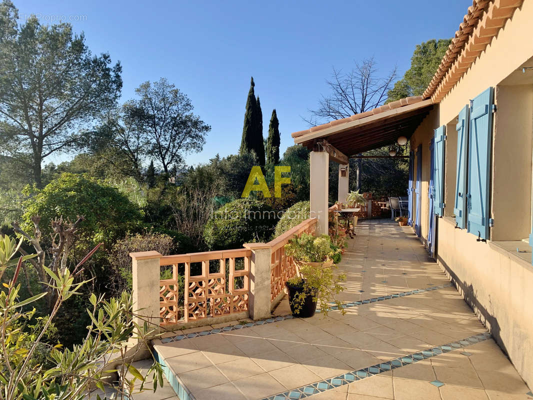 Maison à ROQUEBRUNE-SUR-ARGENS