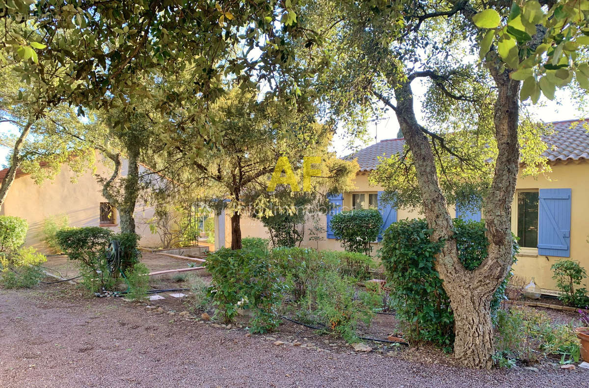 Maison à ROQUEBRUNE-SUR-ARGENS