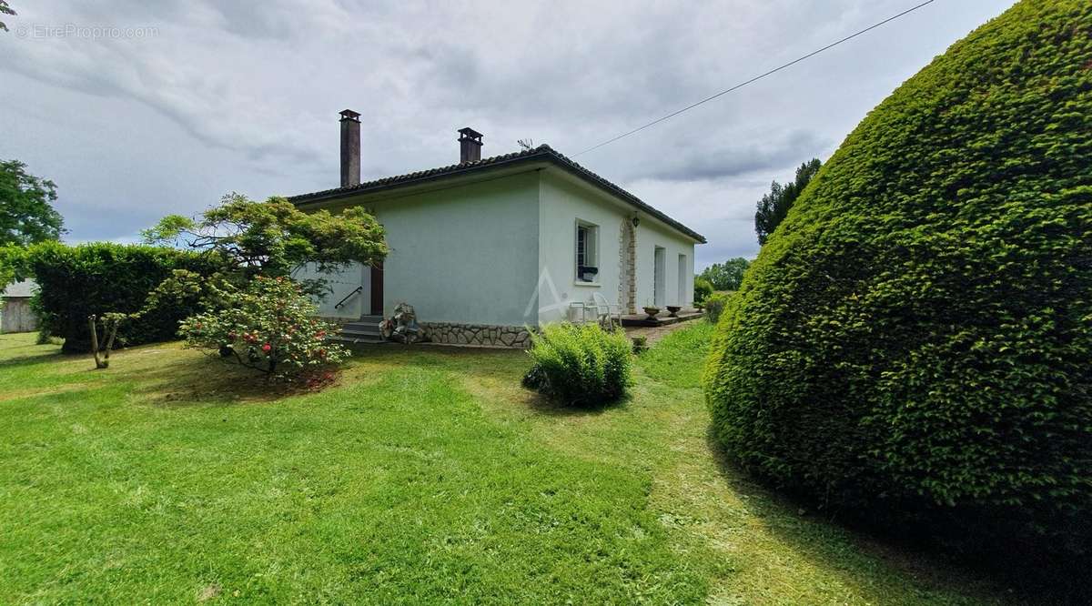 Maison à CHAZELLES