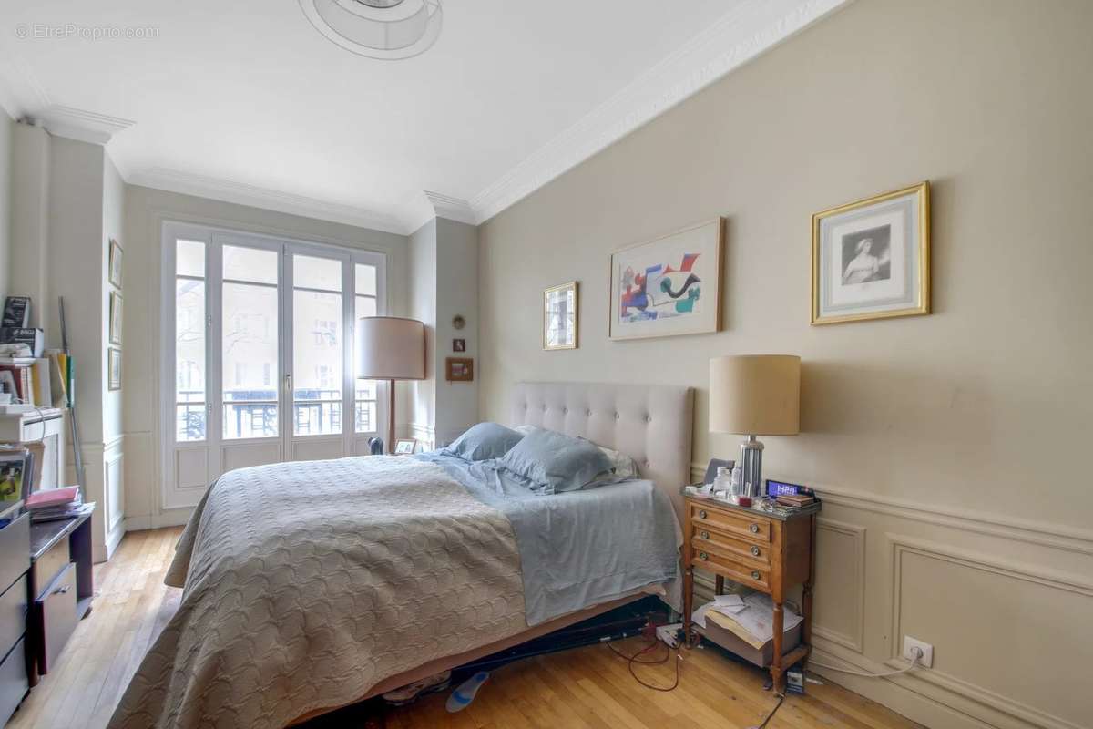 Appartement à PARIS-16E