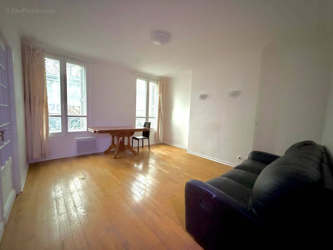 Appartement à PARIS-10E