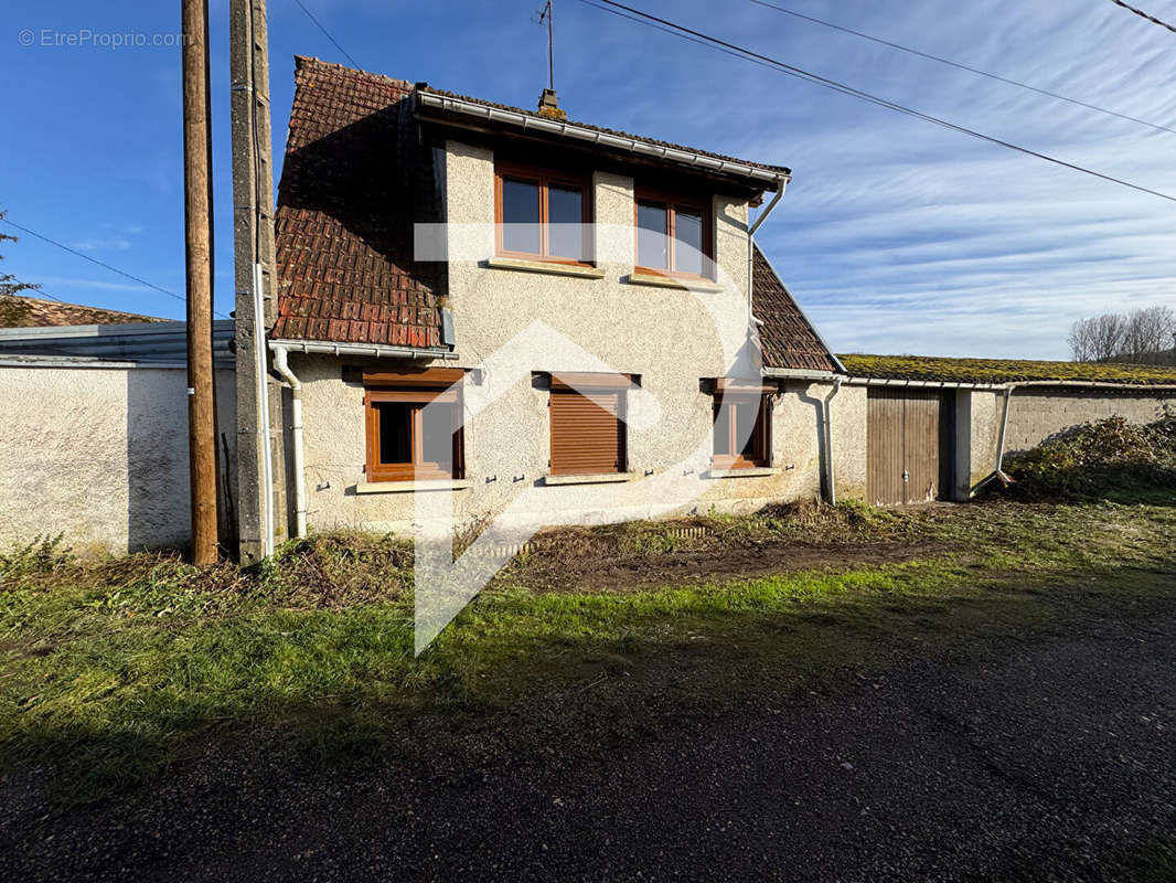 Maison à EZY-SUR-EURE