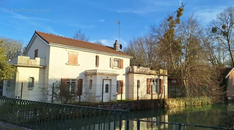 Maison à ECLARON-BRAUCOURT-SAINTE-LIVIERE