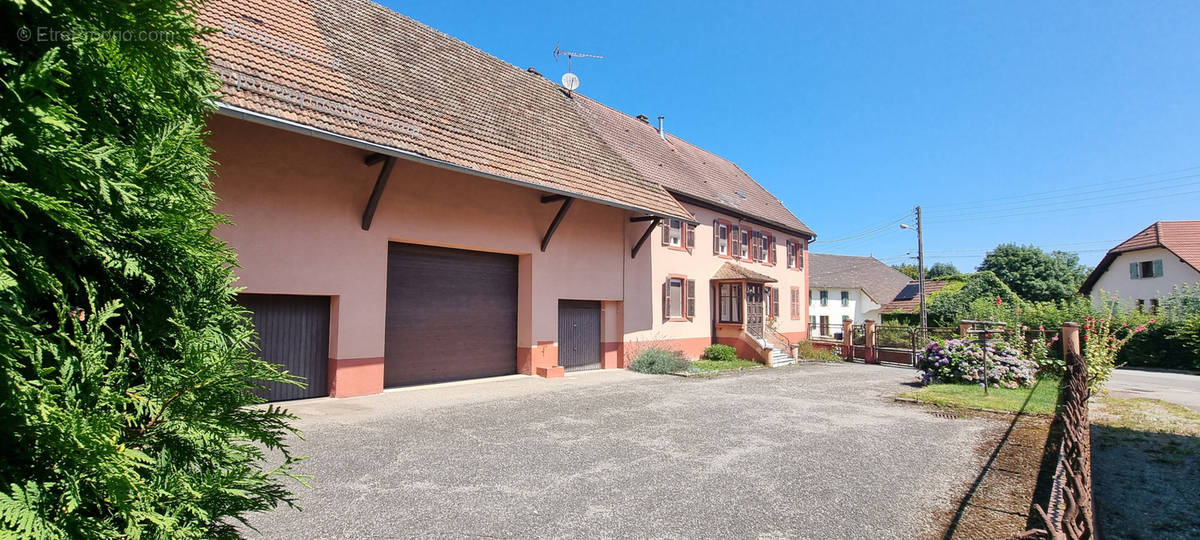 Maison à ROUGEMONT-LE-CHATEAU