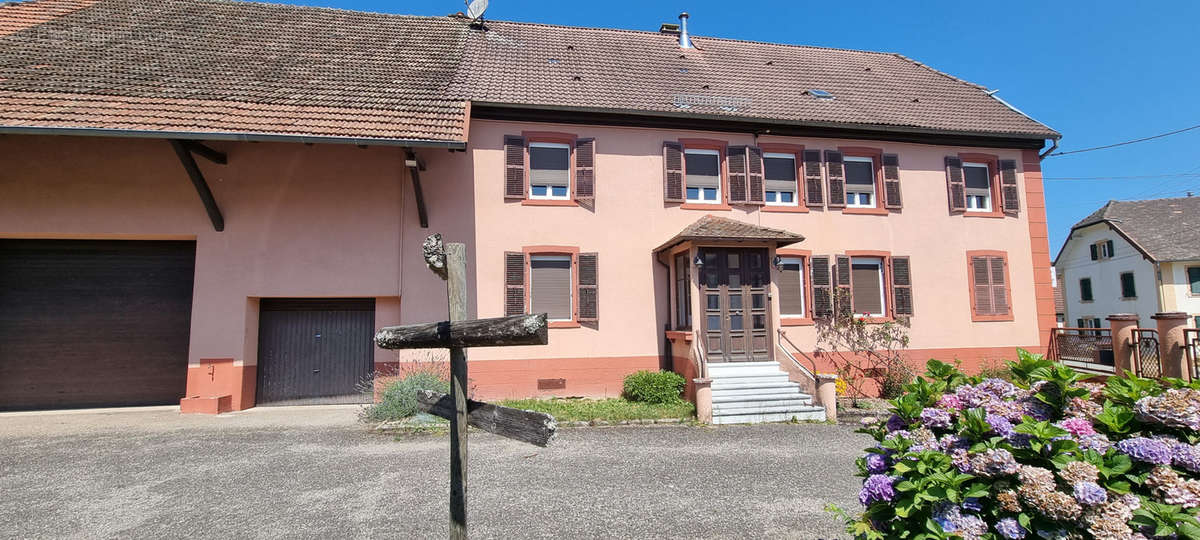 Maison à ROUGEMONT-LE-CHATEAU