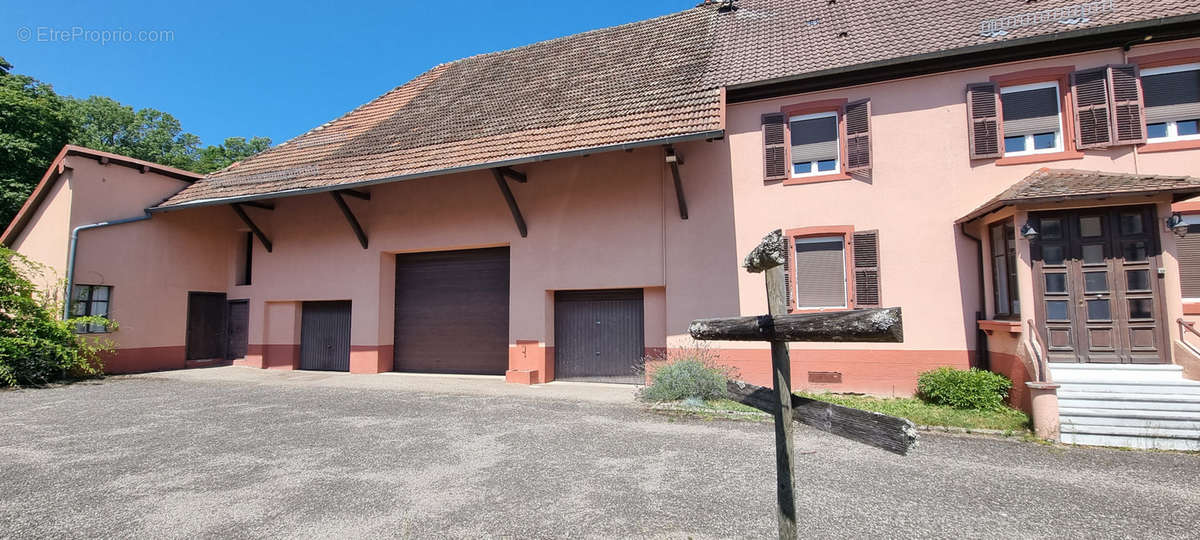 Maison à ROUGEMONT-LE-CHATEAU