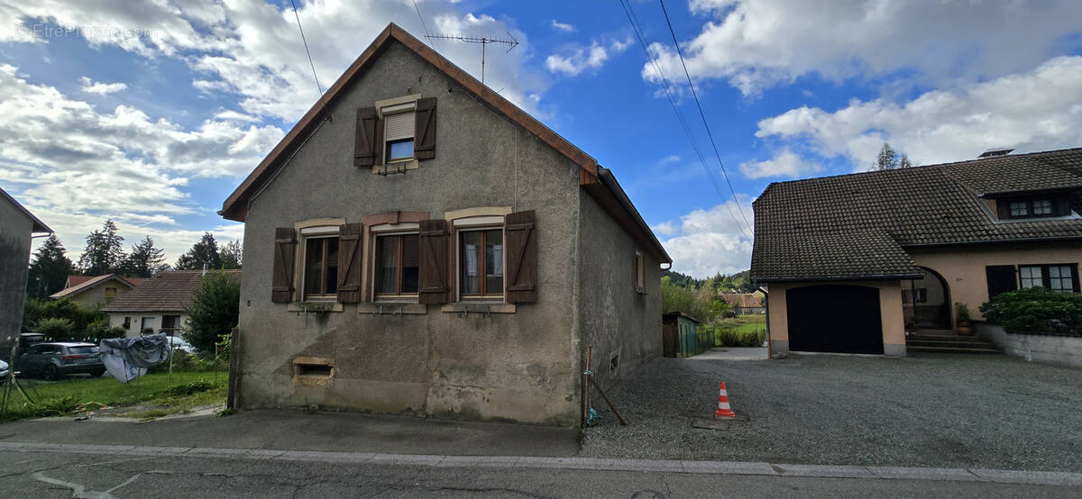 Maison à ROUGEMONT-LE-CHATEAU