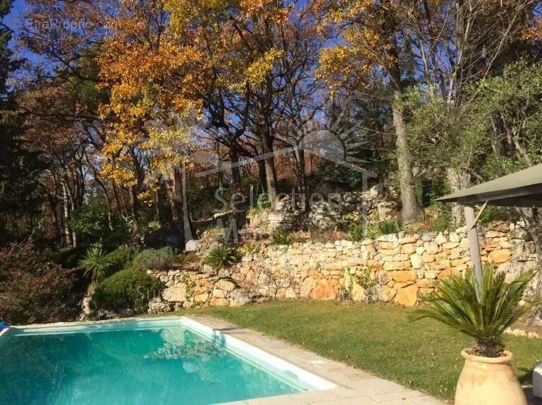 Maison à CHATEAUNEUF-GRASSE