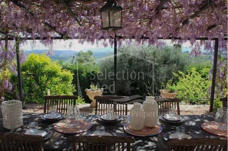 Maison à CHATEAUNEUF-GRASSE