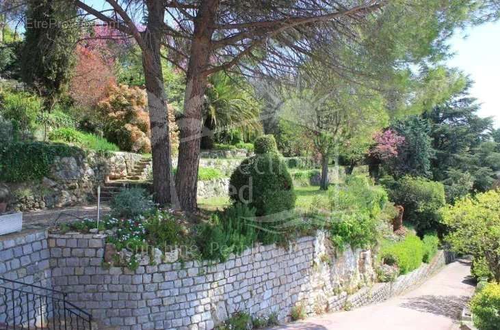 Maison à CHATEAUNEUF-GRASSE