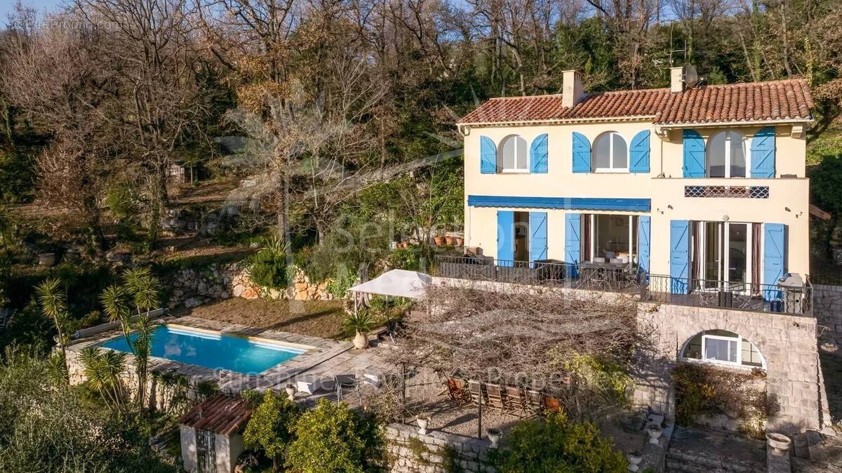 Maison à CHATEAUNEUF-GRASSE