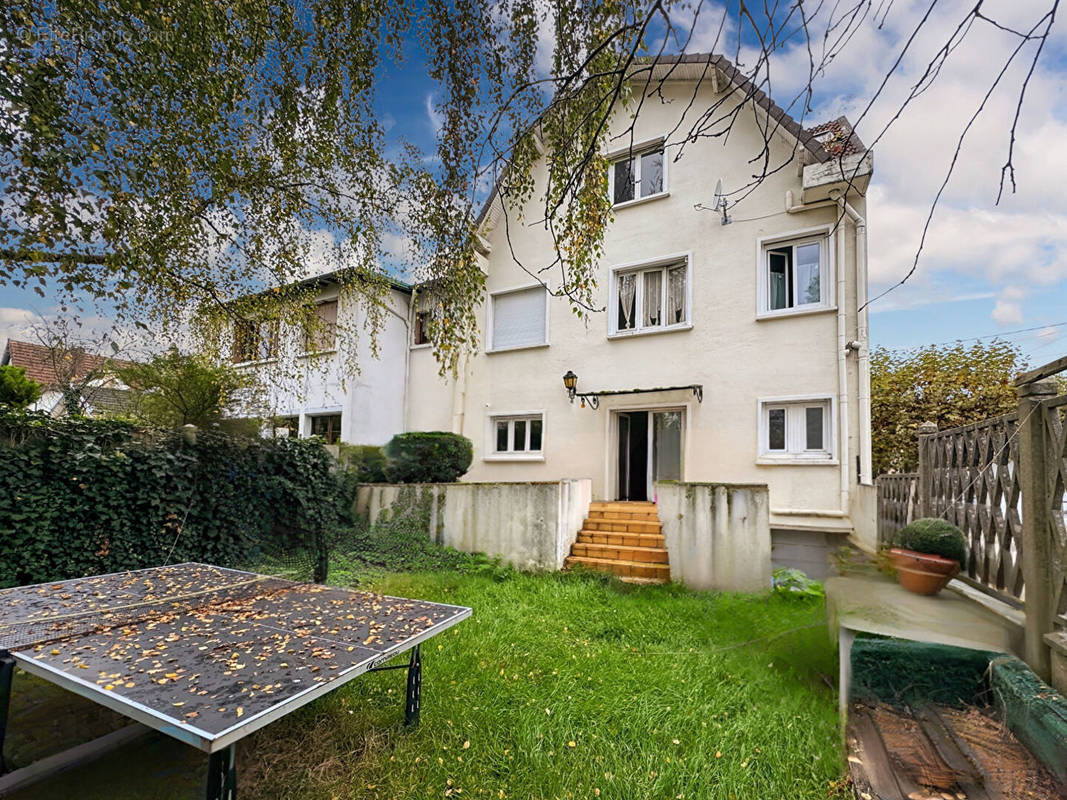 Maison à SAINTE-GENEVIEVE-DES-BOIS