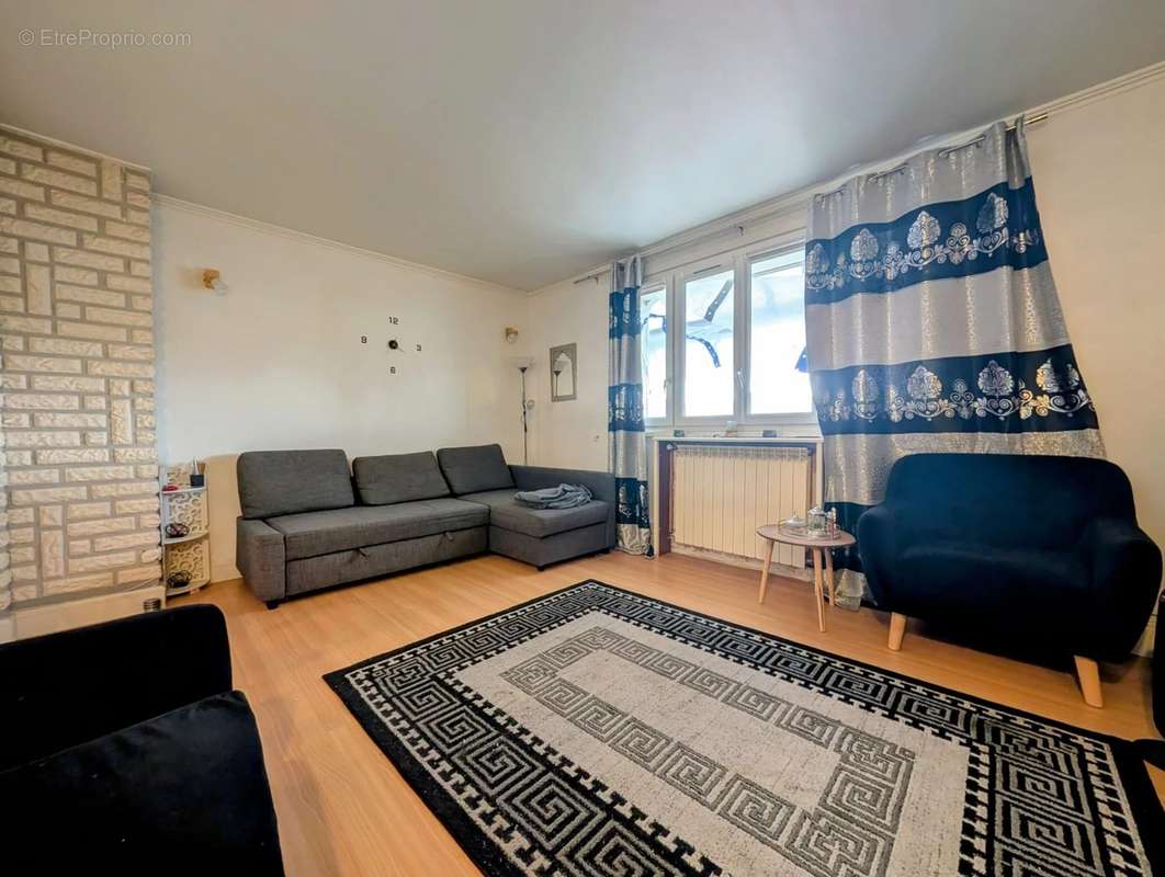 Appartement à LES CLAYES-SOUS-BOIS