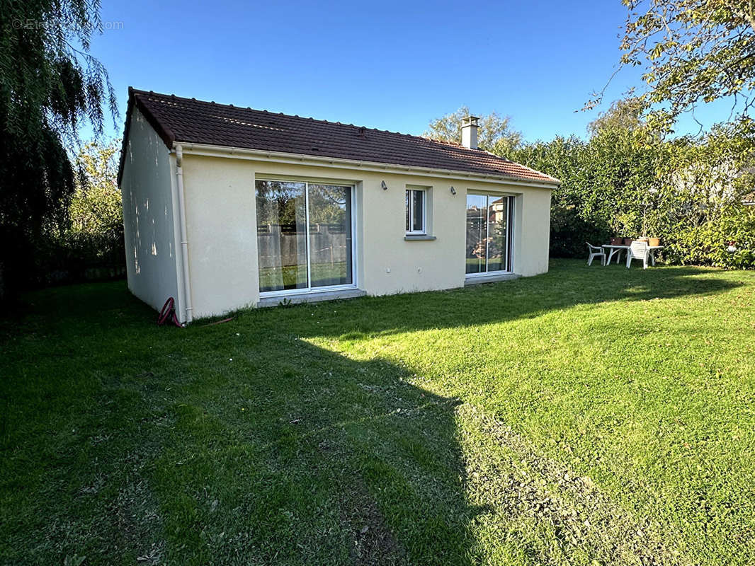 Maison à LE MESNIL-SAINT-DENIS