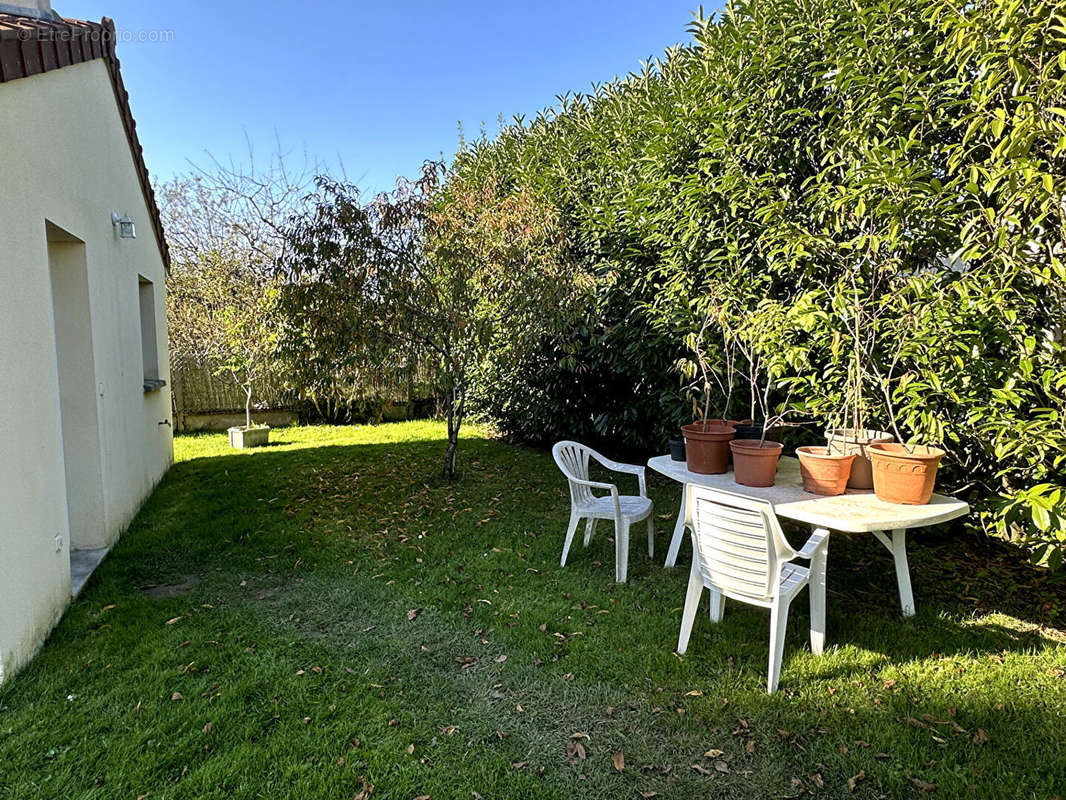 Appartement à LE MESNIL-SAINT-DENIS