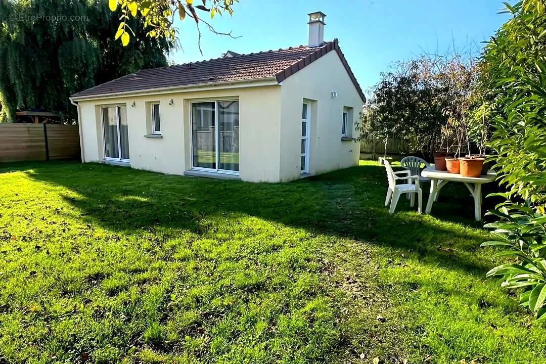 Appartement à LE MESNIL-SAINT-DENIS