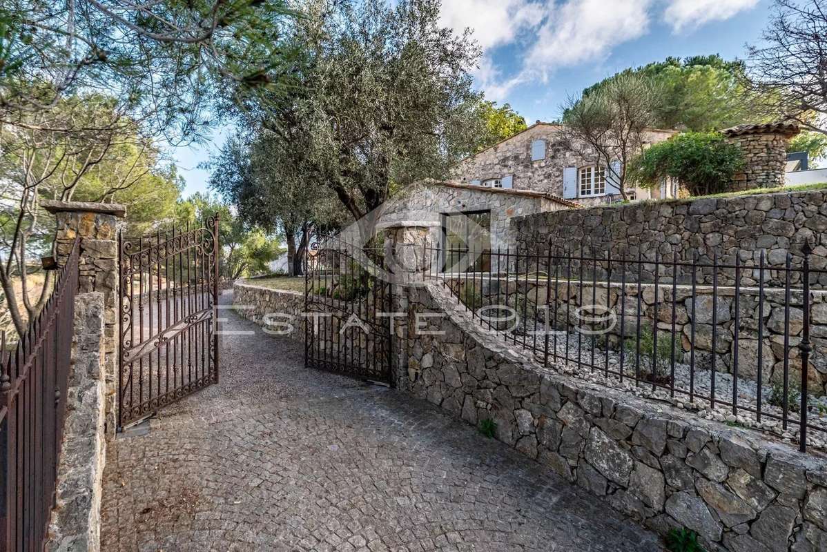 Maison à LE ROURET