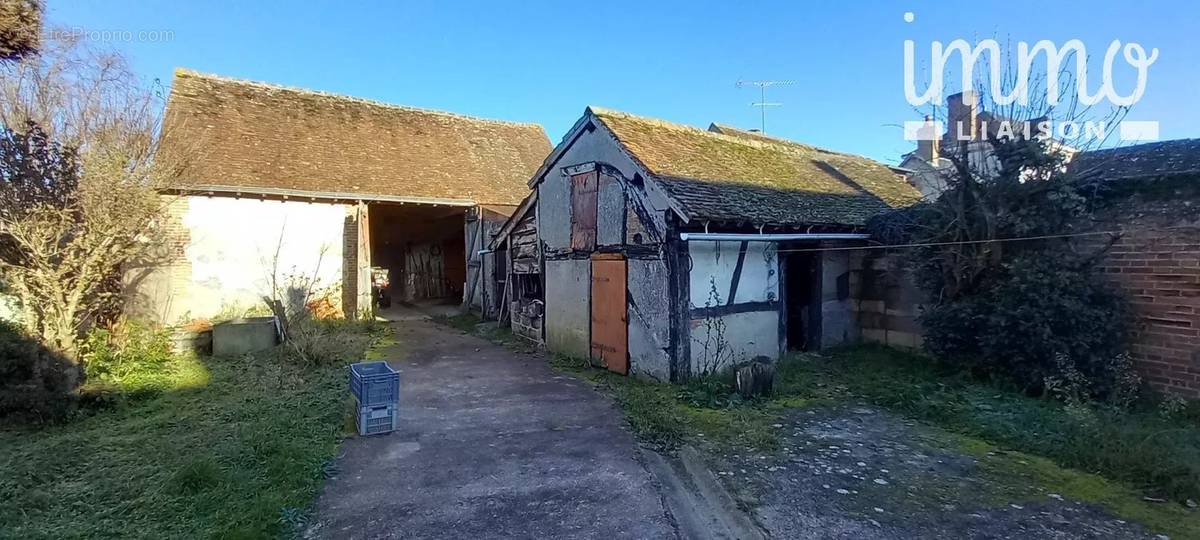 Maison à SELLES-SAINT-DENIS