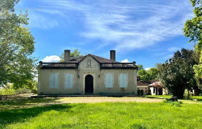 Maison à VIC-FEZENSAC