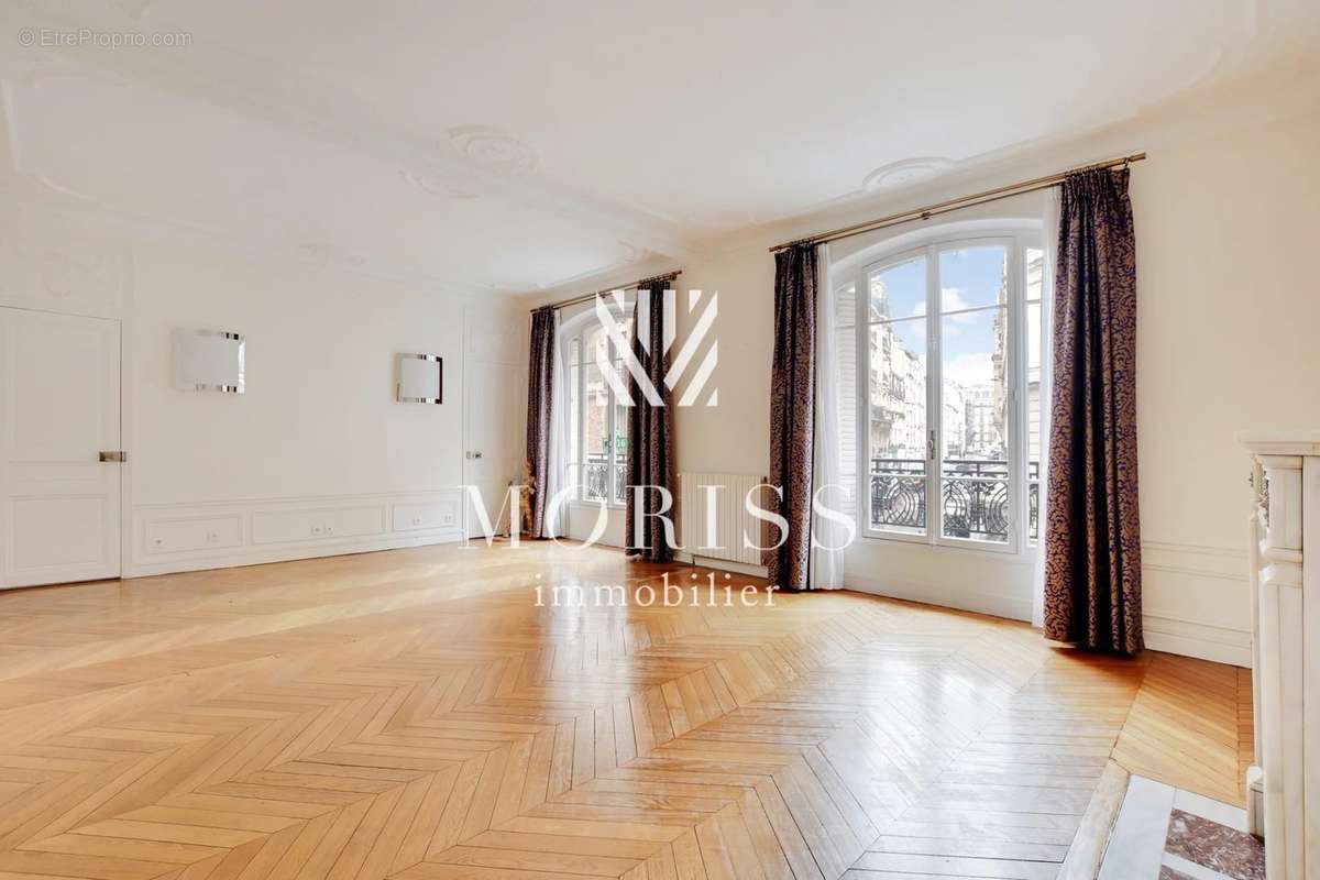 Appartement à PARIS-17E