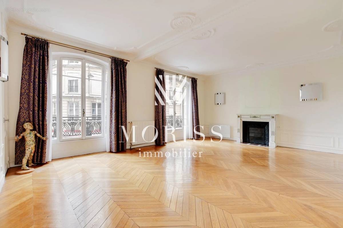 Appartement à PARIS-17E