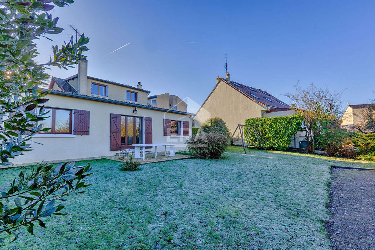 Maison à FONTENAY-LE-FLEURY